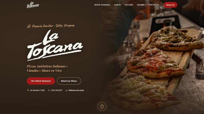 Portada de la web de La Toscana: logo manuscrito junto a pizzas sobre una tabla de madera